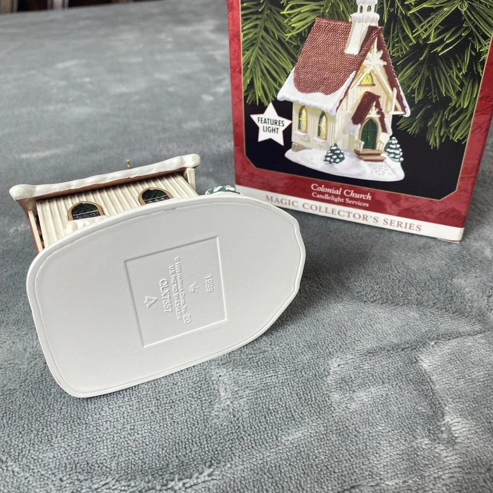 1999 Hallmark Keepsake Colonial Church Candlelight services ornament